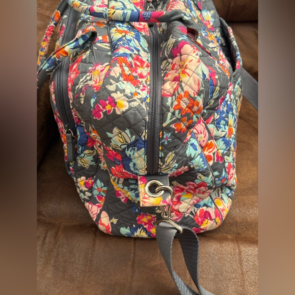 Vera Bradley Khaki Green & Floral Patterned Tote. Overnight bag - Picture 6 of 14